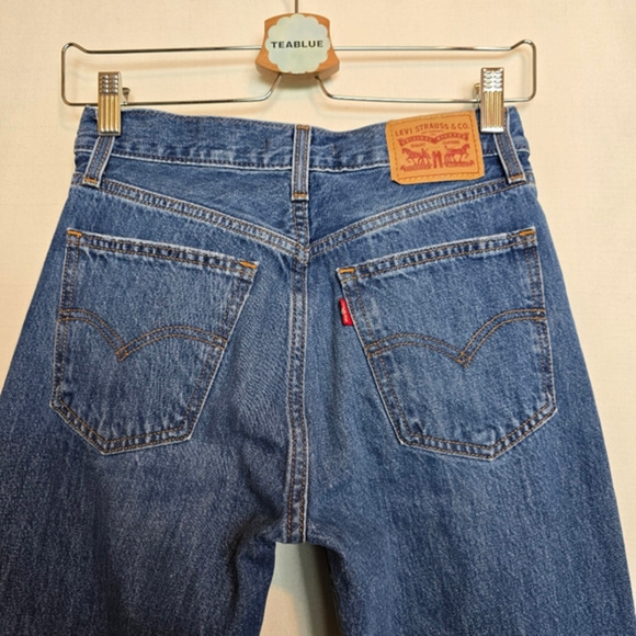 Levi's 24×30.5 Low Pro Amplify It Medium Wash Straight Leg Jean - Picture 8 of 13